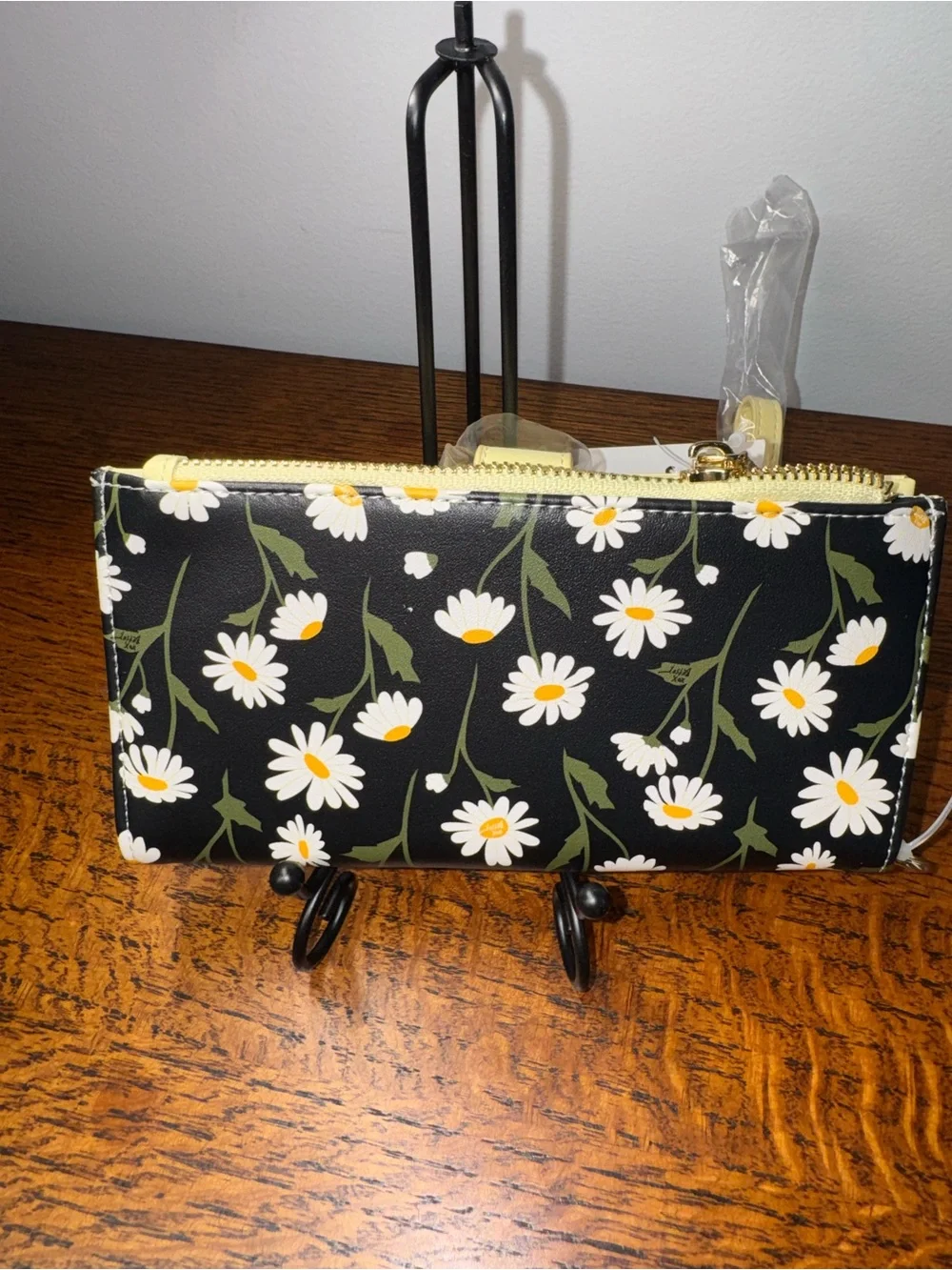 NWT Betsey Johnson XOPIXIE Daisy Bifold Wristlet Wallet